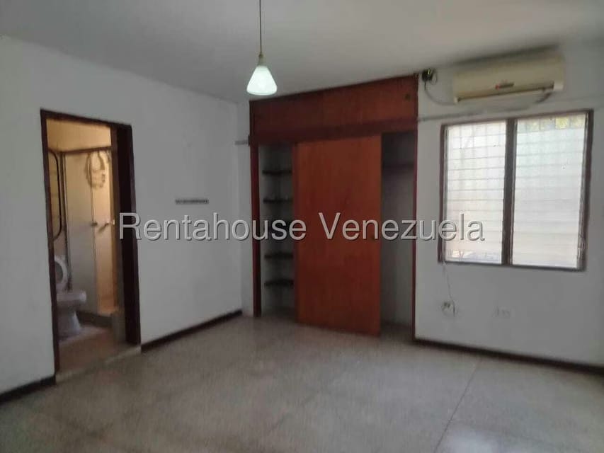 Apartamento (1 Nivel) en Alquiler en Zona Oeste, Lara - 32