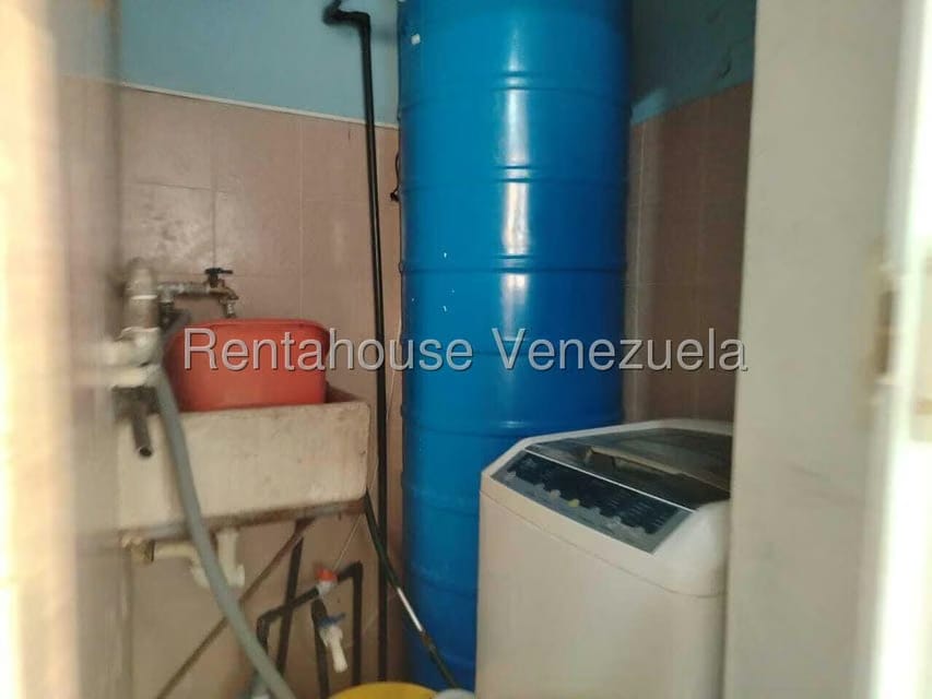 Apartamento (1 Nivel) en Alquiler en Zona Oeste, Lara - 35