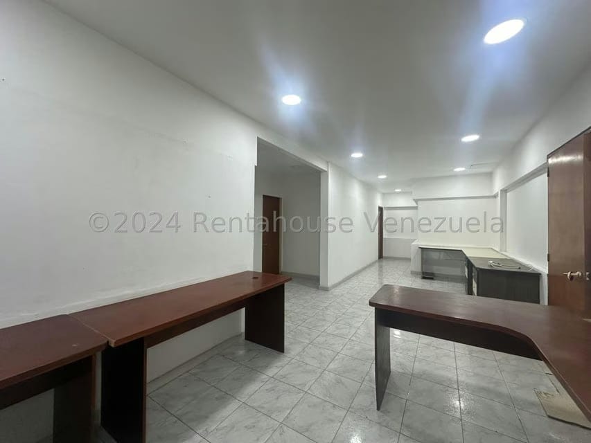Comercial (Local Comercial) en Venta en El Ingenio, Miranda - 4