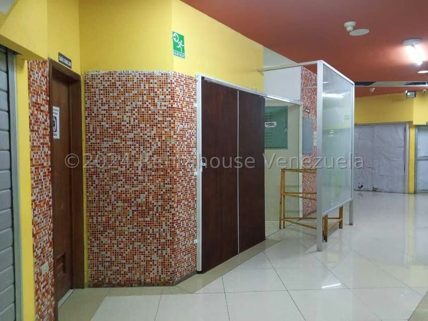 Comercial (Local Comercial) en Venta en La Esmeralda, Carabobo - 9