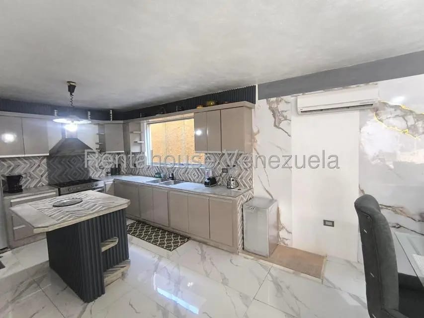 Casa (Duplex) en Venta en Los Tamarindos, Carabobo - 12