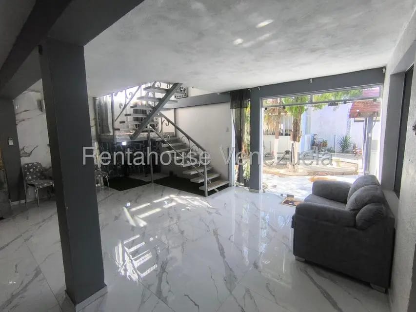 Casa (Duplex) en Venta en Los Tamarindos, Carabobo - 4
