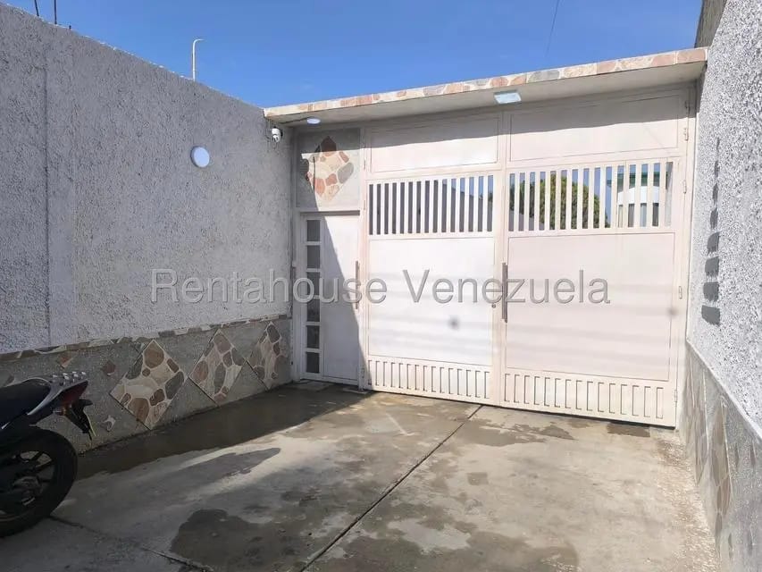 Casa (Duplex) en Venta en Los Tamarindos, Carabobo - 85
