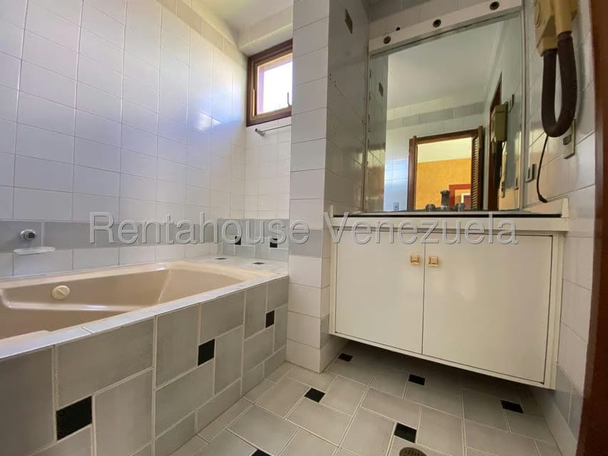 Casa (Multipes Niveles) en Venta en Cerro Verde, Distrito Metropolitano - 24