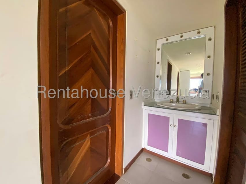 Casa (Multipes Niveles) en Venta en Cerro Verde, Distrito Metropolitano - 28