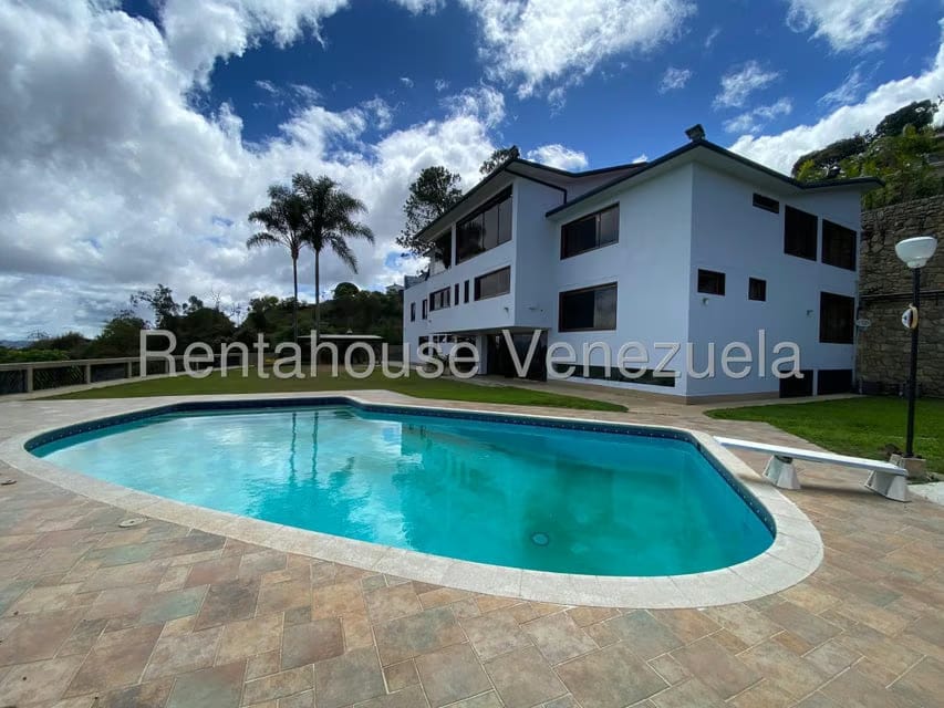Casa (Multipes Niveles) en Venta en Cerro Verde, Distrito Metropolitano - 35