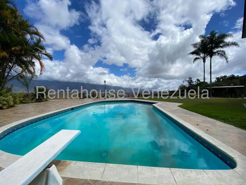 Casa (Multipes Niveles) en Venta en Cerro Verde, Distrito Metropolitano - 36