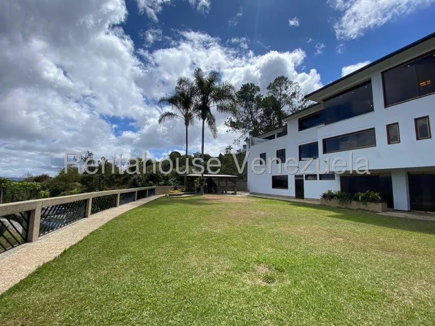 Casa (Multipes Niveles) en Venta en Cerro Verde, Distrito Metropolitano - 37