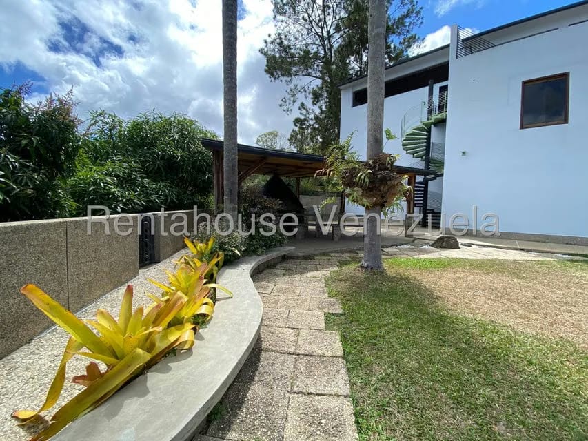 Casa (Multipes Niveles) en Venta en Cerro Verde, Distrito Metropolitano - 38
