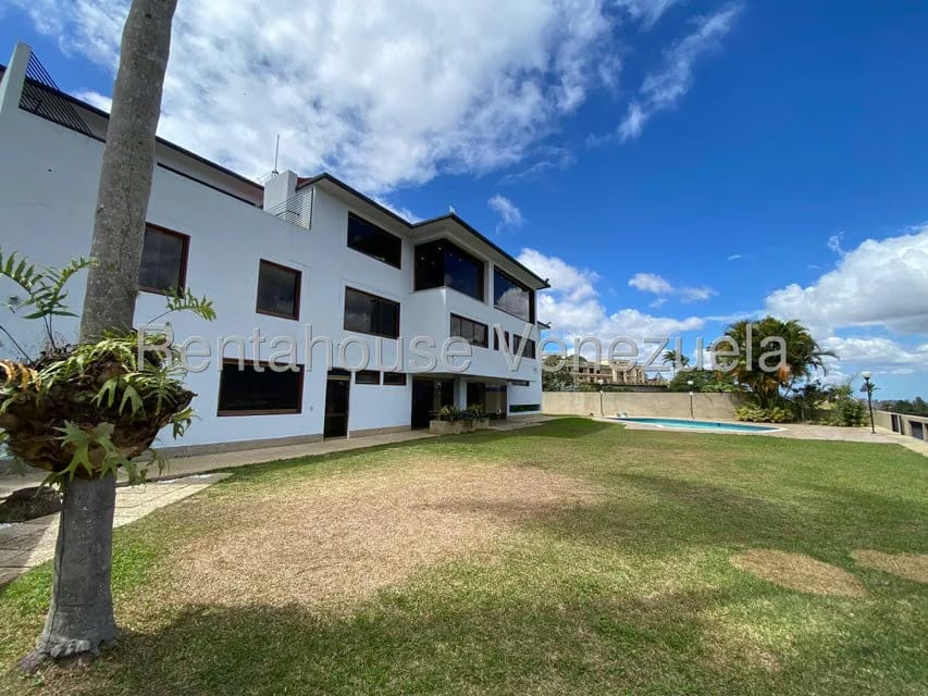 Casa (Multipes Niveles) en Venta en Cerro Verde, Distrito Metropolitano - 41
