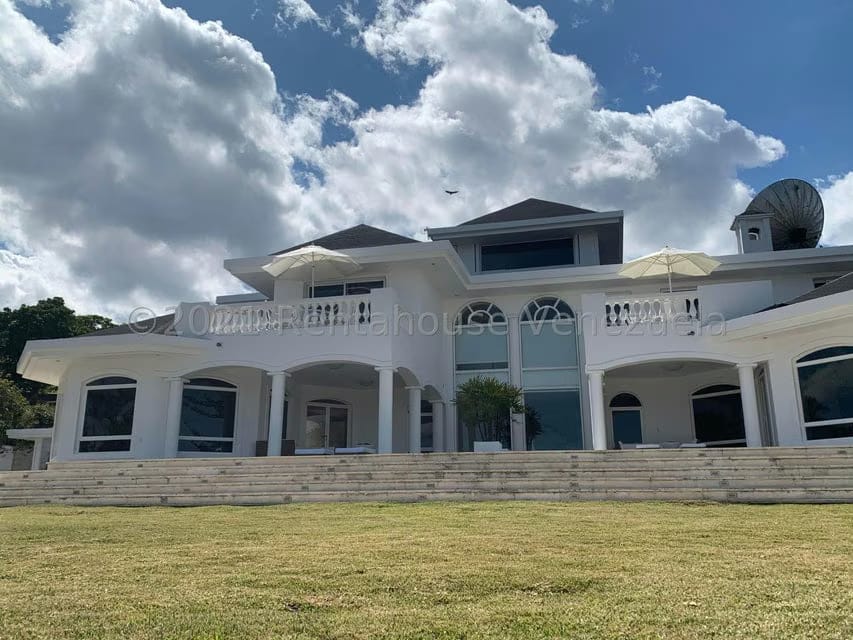 Casa (Multipes Niveles) en Venta en La Lagunita Country Club, Distrito Metropolitano - 2