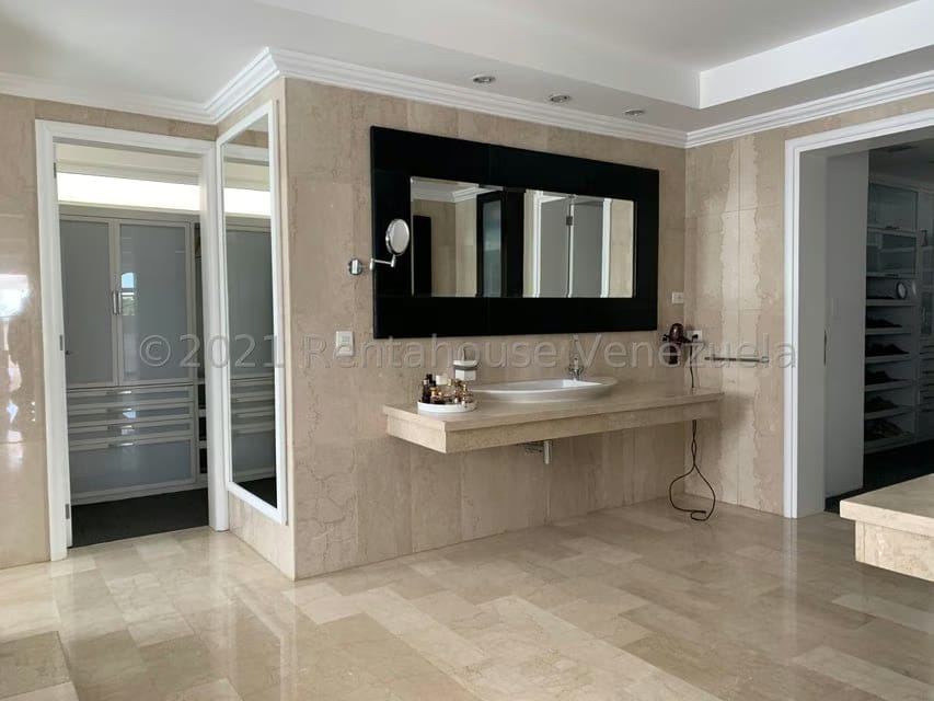 Casa (Multipes Niveles) en Venta en La Lagunita Country Club, Distrito Metropolitano - 23