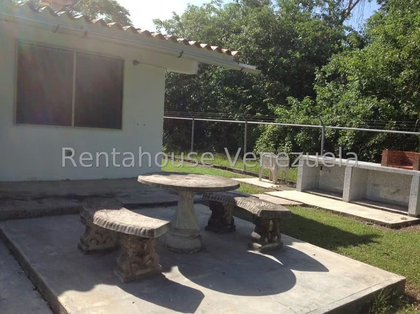 Casa (1 Nivel) en Venta en Flor de Mayo, Miranda - 16