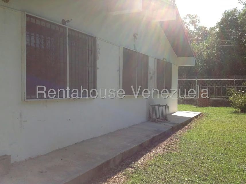 Casa (1 Nivel) en Venta en Flor de Mayo, Miranda - 22