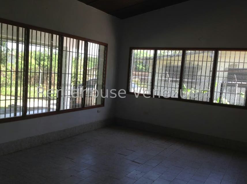 Casa (1 Nivel) en Venta en Flor de Mayo, Miranda - 26