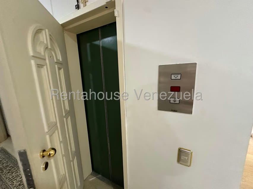 Apartamento (Penthouse) en Venta en Colinas de Valle Arriba, Distrito Metropolitano - 4