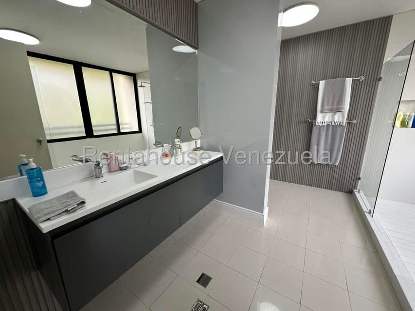 Apartamento (Penthouse) en Venta en Colinas de Valle Arriba, Distrito Metropolitano - 47