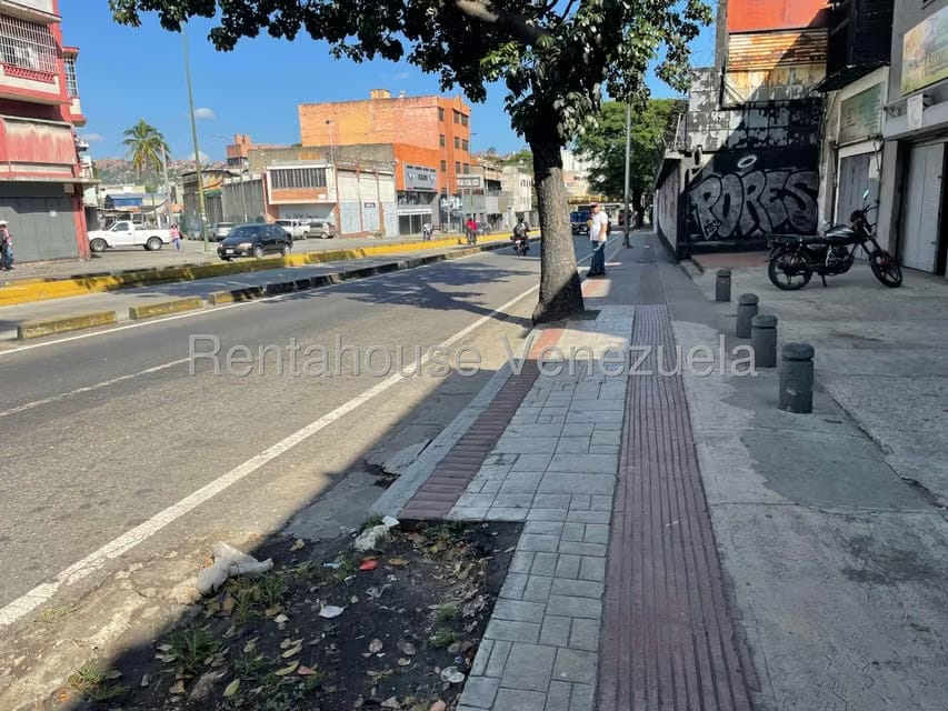 Comercial (Local Comercial) en Alquiler en Los Rosales, Distrito Metropolitano - 2
