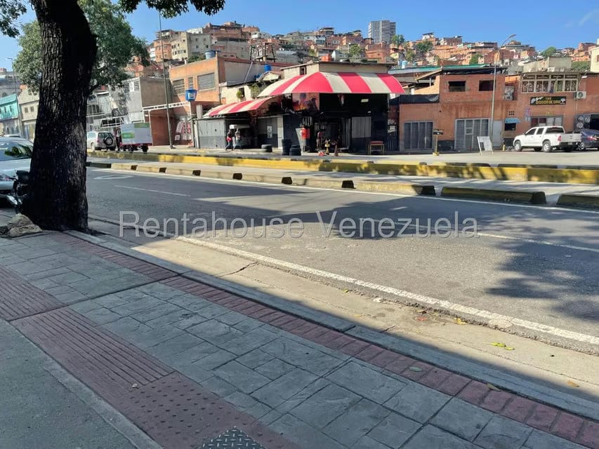 Comercial (Local Comercial) en Alquiler en Los Rosales, Distrito Metropolitano - 3