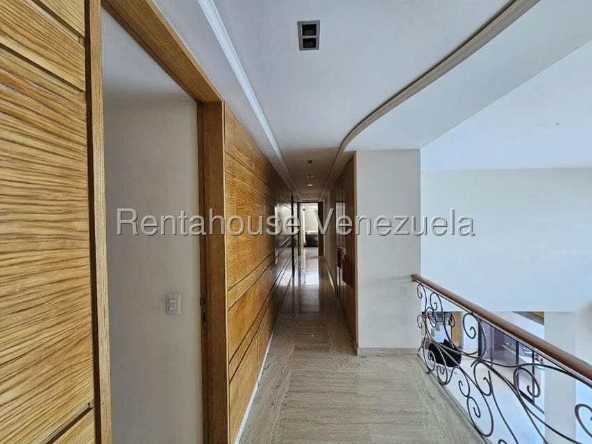 Apartamento (Penthouse) en Venta en Colinas de Valle Arriba, Distrito Metropolitano - 46