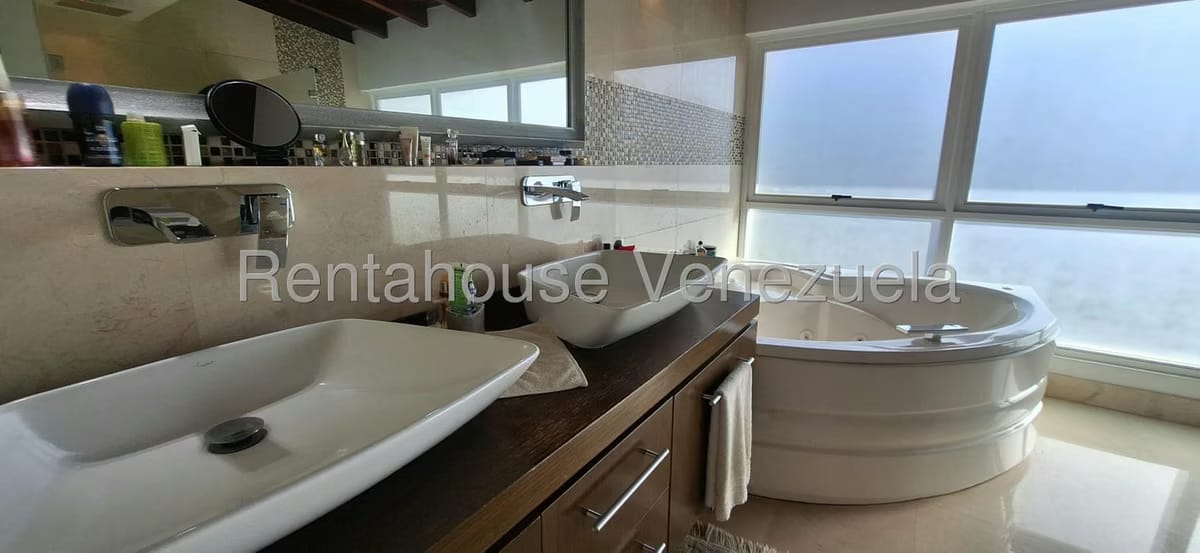 Casa (Duplex) en Venta en Los Naranjos del Cafetal, Distrito Metropolitano - 26