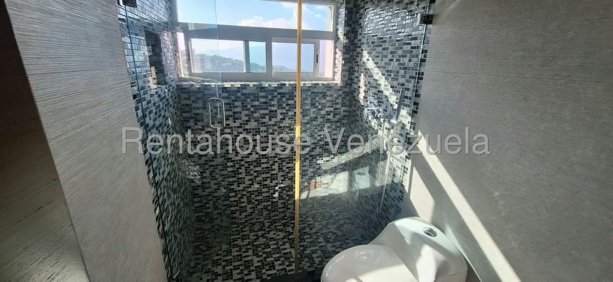 Casa (Duplex) en Venta en Los Naranjos del Cafetal, Distrito Metropolitano - 34