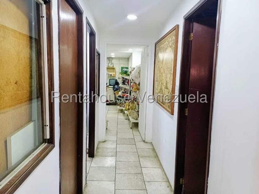 Comercial (Local Comercial) en Venta en Parroquia Catedral, Distrito Metropolitano - 25