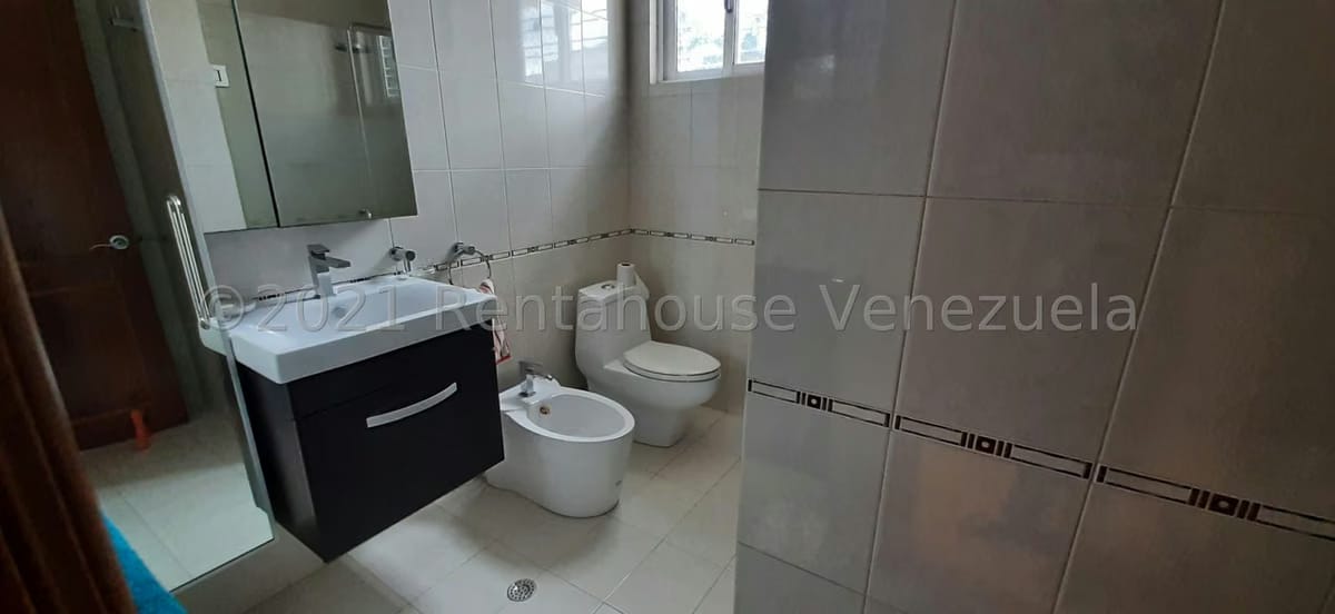 Casa (Duplex) en Venta en Lomas de La Lagunita, Distrito Metropolitano - 24