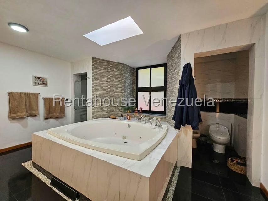Casa (Multipes Niveles) en Alquiler en La Lagunita Country Club, Distrito Metropolitano - 85