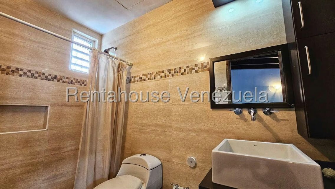 Casa (Duplex) en Venta en Sorocaima, Distrito Metropolitano - 35