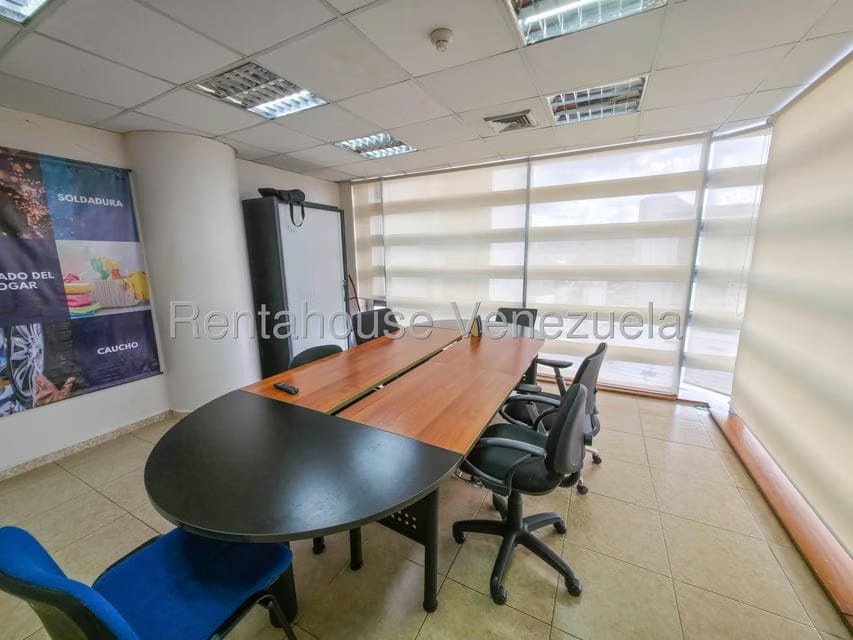 Comercial (Oficina) en Alquiler en Los Dos Caminos, Distrito Metropolitano - 12