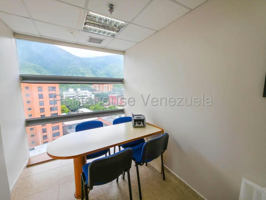 Comercial (Oficina) en Alquiler en Los Dos Caminos, Distrito Metropolitano - 13
