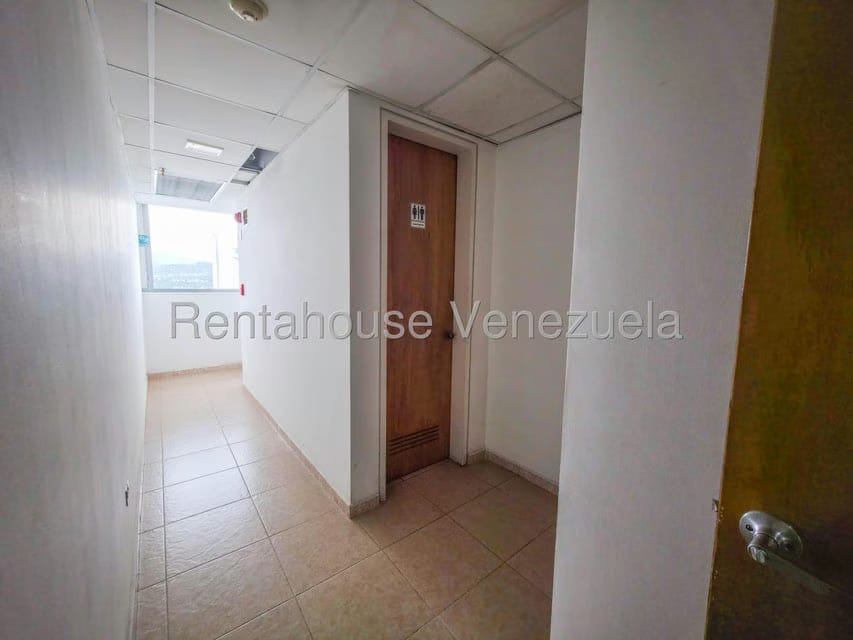 Comercial (Oficina) en Alquiler en Los Dos Caminos, Distrito Metropolitano - 21