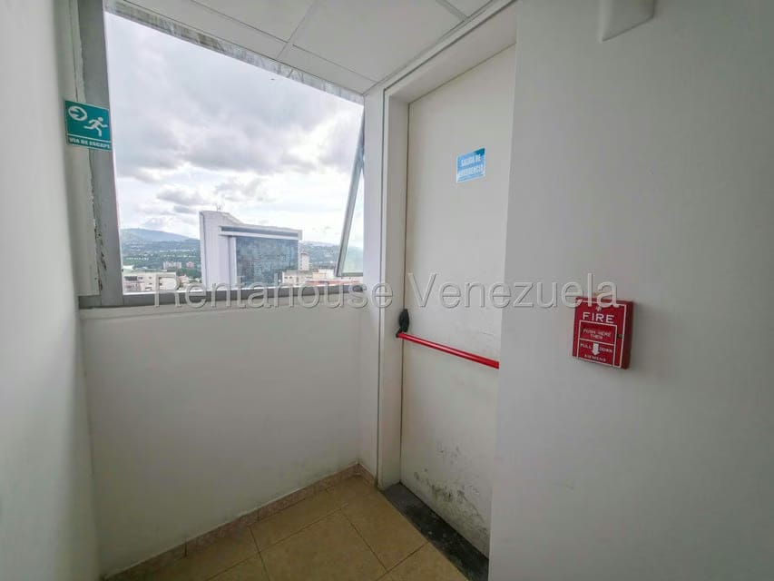 Comercial (Oficina) en Alquiler en Los Dos Caminos, Distrito Metropolitano - 22
