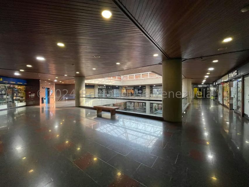 Comercial (Local Comercial) en Alquiler en Santa Fe Norte, Distrito Metropolitano - 2