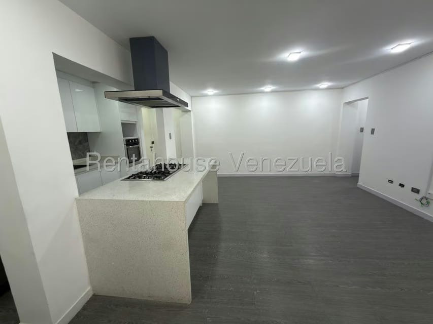Apartamento (1 Nivel) en Venta en Los Palos Grandes, Distrito Metropolitano - 3