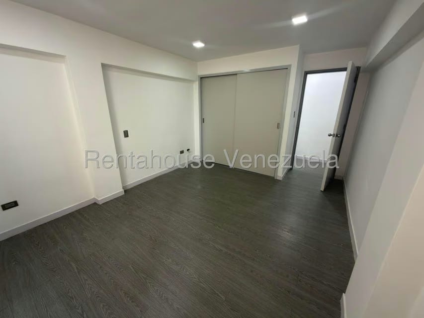 Apartamento (1 Nivel) en Venta en Los Palos Grandes, Distrito Metropolitano - 9