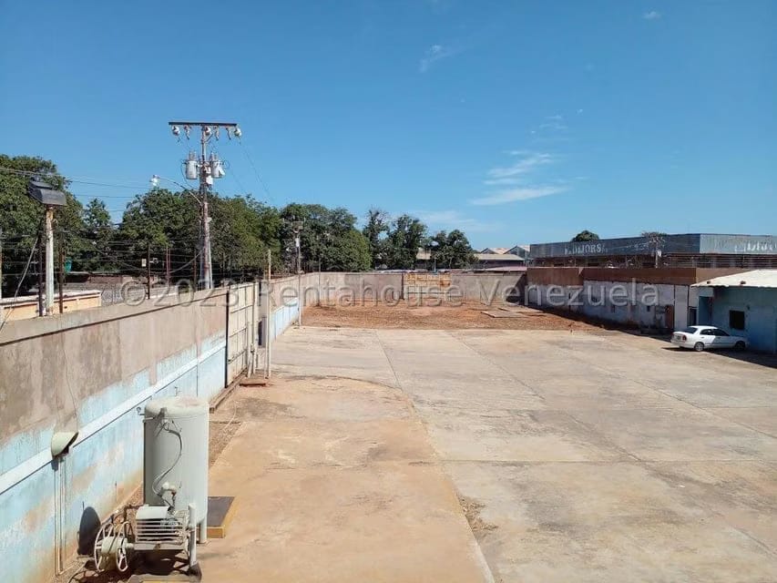 Comercial (Galpon - Deposito) en Venta en Zona Industrial Sur, Zulia - 36