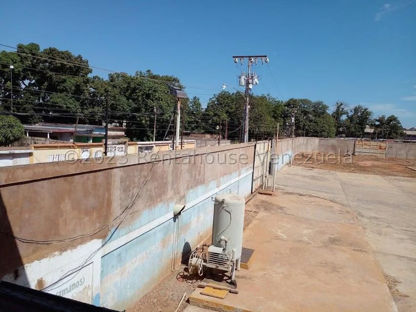 Comercial (Galpon - Deposito) en Venta en Zona Industrial Sur, Zulia - 37
