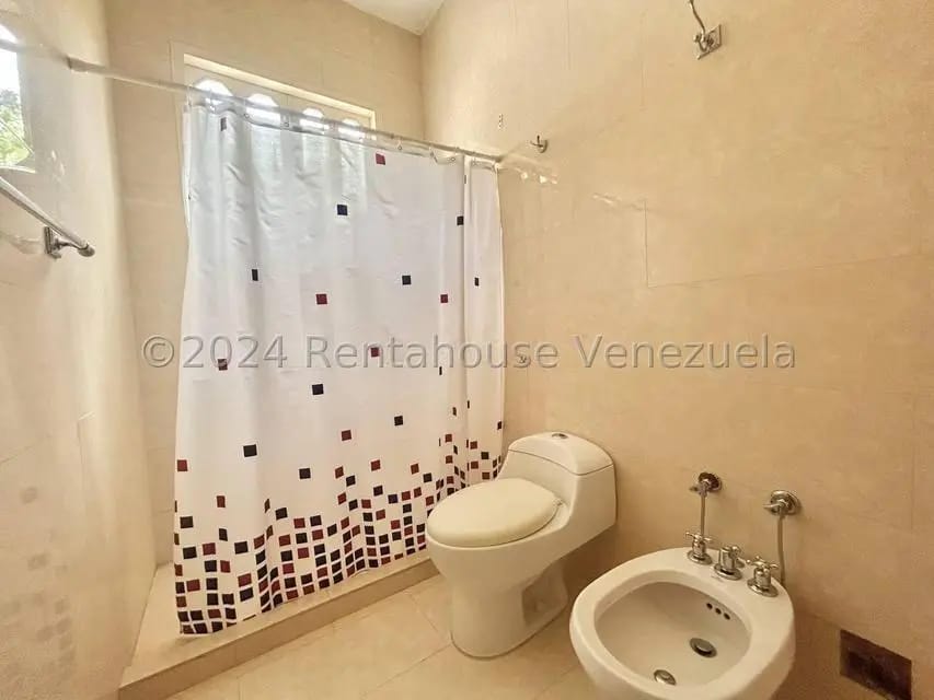 Casa (Multipes Niveles) en Venta en Prados del Este, Distrito Metropolitano - 32