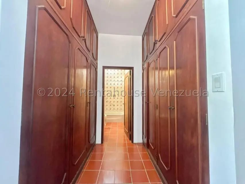 Casa (Multipes Niveles) en Venta en Prados del Este, Distrito Metropolitano - 38