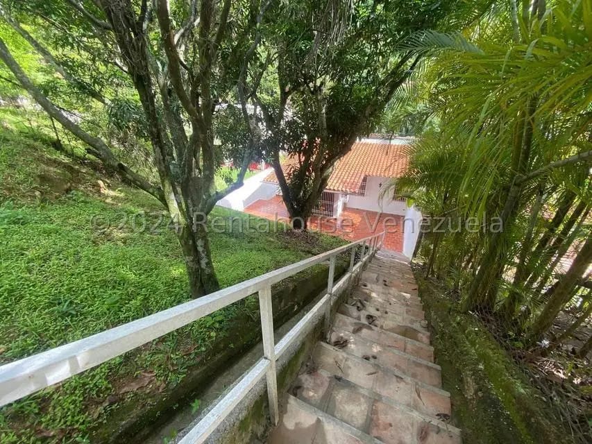 Casa (Multipes Niveles) en Venta en Prados del Este, Distrito Metropolitano - 55