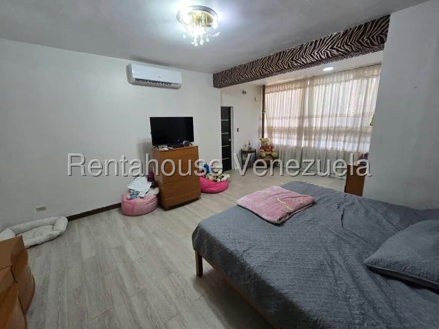 Casa (Multipes Niveles) en Venta en Vista Alegre, Distrito Metropolitano - 28