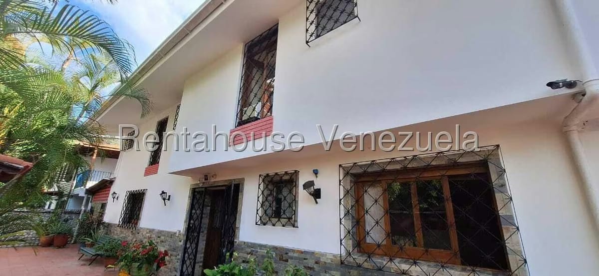 Casa (Multipes Niveles) en Venta en Colinas de Santa Monica, Distrito Metropolitano - 2