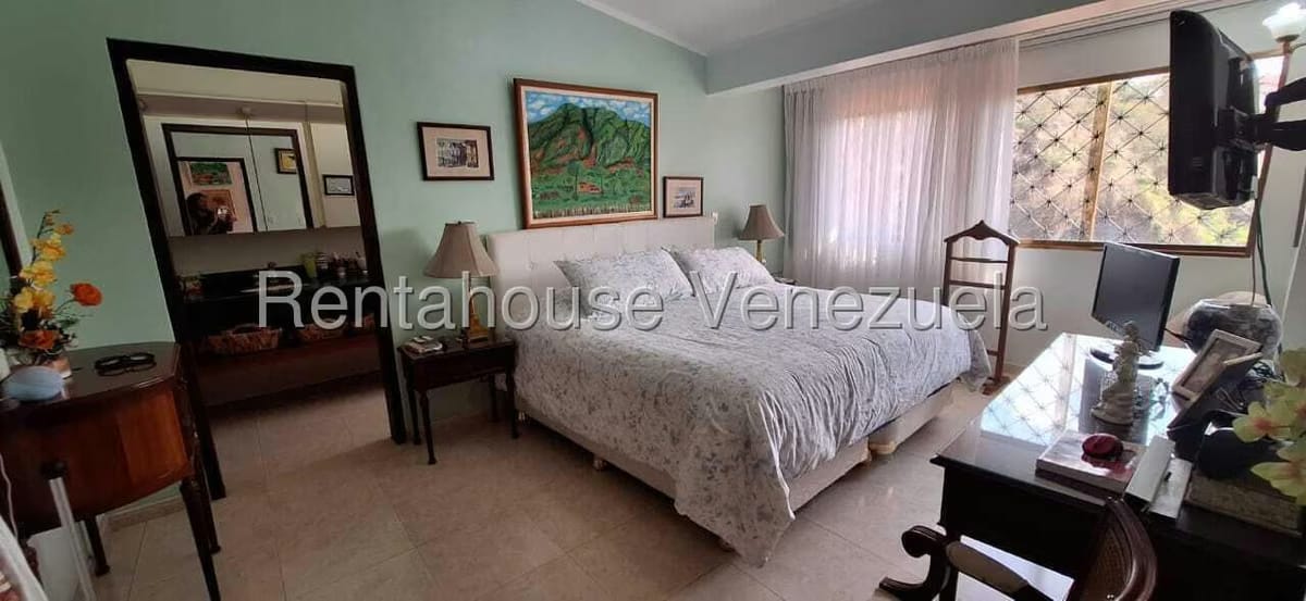 Casa (Multipes Niveles) en Venta en Colinas de Santa Monica, Distrito Metropolitano - 24