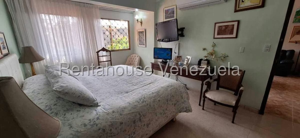 Casa (Multipes Niveles) en Venta en Colinas de Santa Monica, Distrito Metropolitano - 25