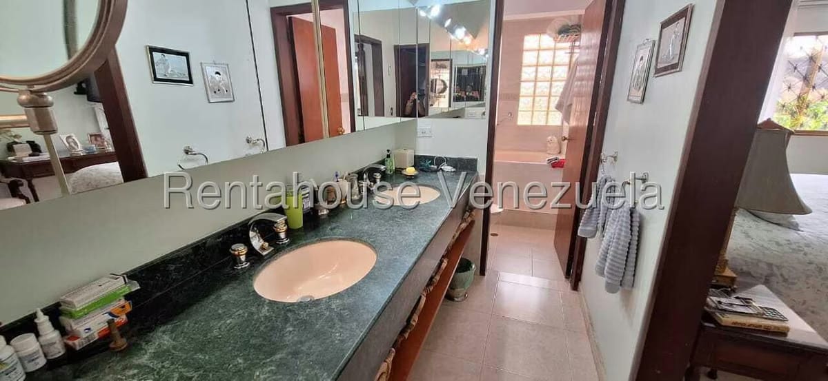 Casa (Multipes Niveles) en Venta en Colinas de Santa Monica, Distrito Metropolitano - 26