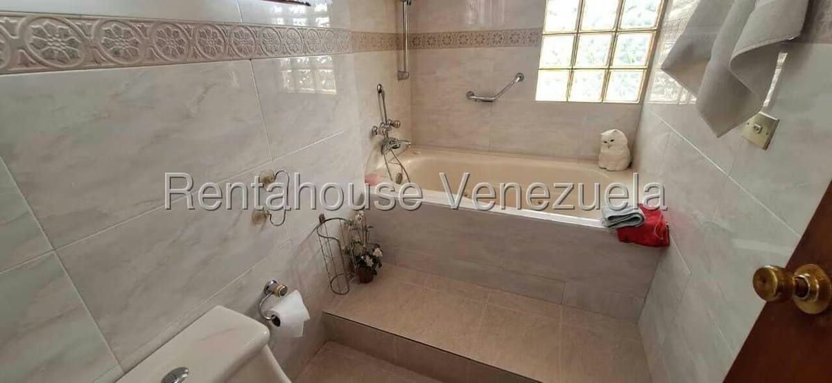 Casa (Multipes Niveles) en Venta en Colinas de Santa Monica, Distrito Metropolitano - 27