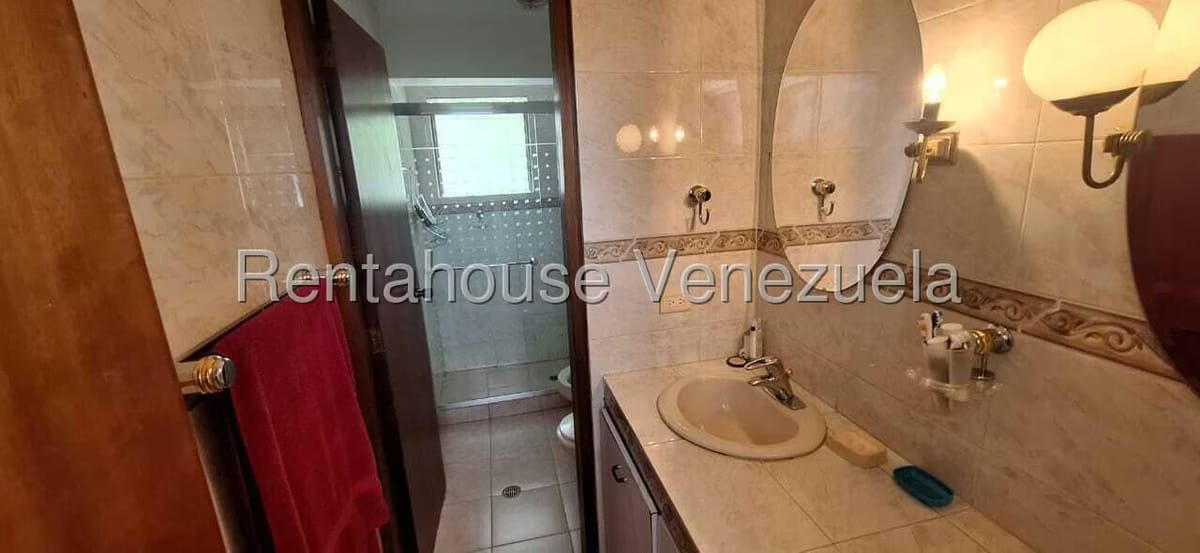 Casa (Multipes Niveles) en Venta en Colinas de Santa Monica, Distrito Metropolitano - 35