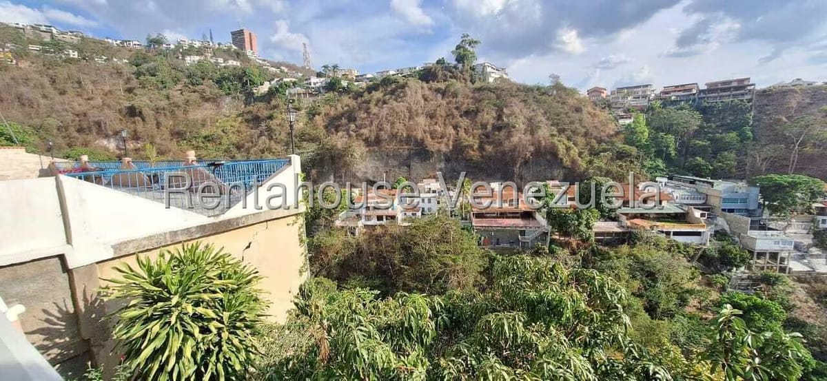 Casa (Multipes Niveles) en Venta en Colinas de Santa Monica, Distrito Metropolitano - 38